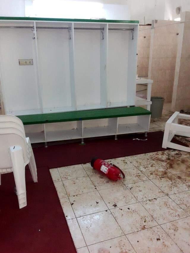 Maç sonrası futbolcular birbirine girdi, polis arbedeyi güçlükle önledi Maç sonrası futbolcular birbirine girdi, polis arbedeyi güçlükle önledi