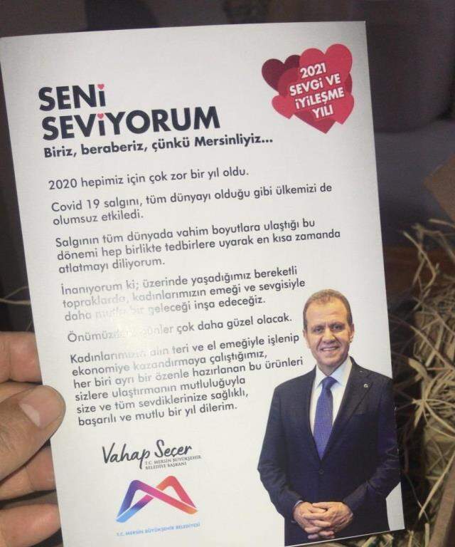 Mersin Büyükşehir Belediye Başkanı Vahap Seçer'den il protokolüne 250 TL'lik alkollü yılbaşı paketi