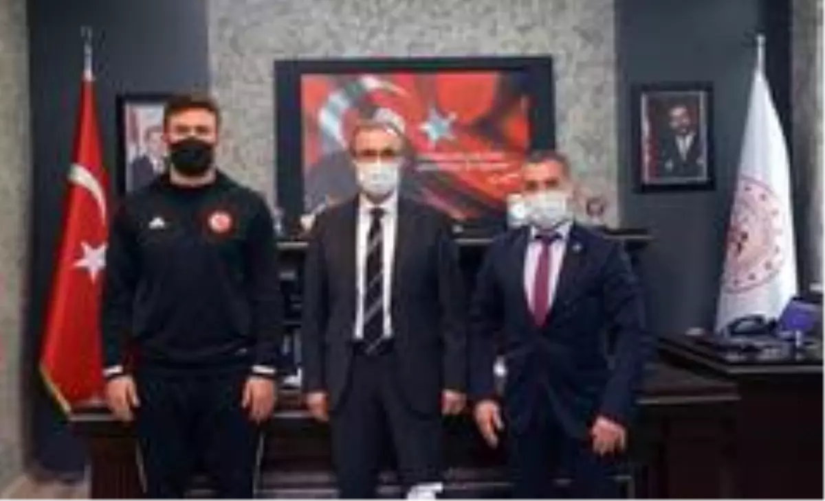 Şampiyon güreşçiden İbanoğlu'na ziyaret