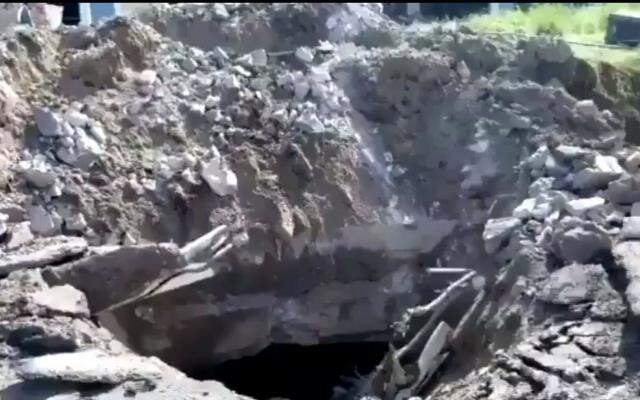 Son Dakika! Yemen'de hükümet yetkililerini taşıyan uçağın inişi esnasında büyük bir patlama meydana geldi