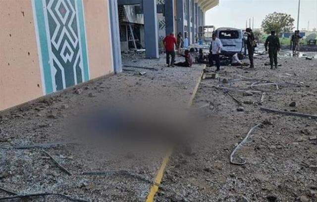 Son Dakika! Yemen'de hükümet yetkililerini taşıyan uçağın inişi esnasında büyük bir patlama meydana geldi