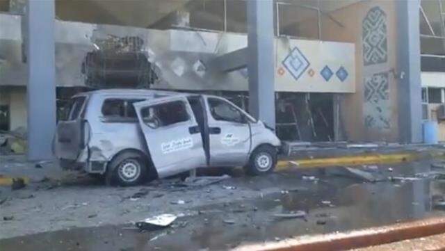Son Dakika! Yemen'de hükümet yetkililerini taşıyan uçağın inişi esnasında büyük bir patlama meydana geldi