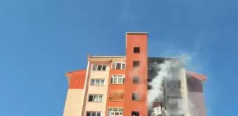Nevşehir: Apartman dairesinde çıkan yangında 6 kişi dumandan etkilendi, 1 kişi kurtarıldı Nevşehir: Apartman dairesinde çıkan yangında 6 kişi dumandan etkilendi, 1 kişi kurtarıldı