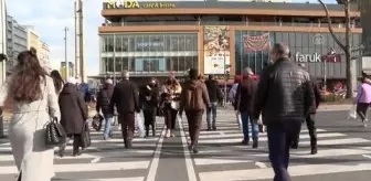 Nevşehir: İç Anadolu'da yılbaşı kısıtlaması öncesi cadde ve sokaklarda yoğunluk yaşanıyor Nevşehir: İç Anadolu'da yılbaşı kısıtlaması öncesi cadde ve sokaklarda yoğunluk yaşanıyor