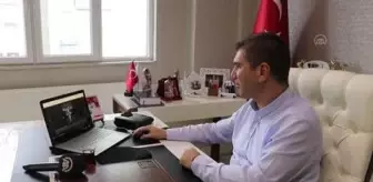 Örümcek Adam: Belediye Başkanı Ali Orkun Ercengiz 'Yılın Fotoğrafları' oylamasına katıldı Örümcek Adam: Belediye Başkanı Ali Orkun Ercengiz 'Yılın Fotoğrafları' oylamasına katıldı
