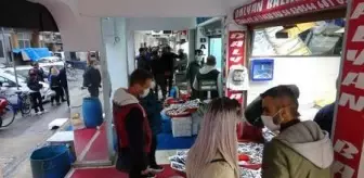 Çanakkale'de vatandaşlar yılbaşı öncesi balık haline akın etti