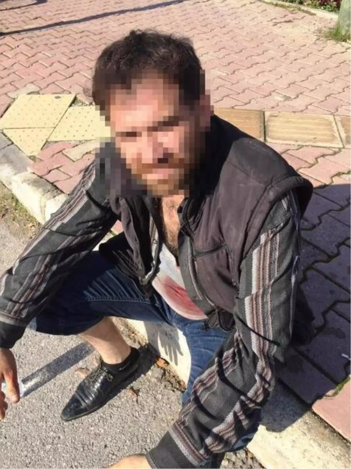 Çiçek ve cevşen satıcılarının 'mıntıka' kavgası: 2 yaralı