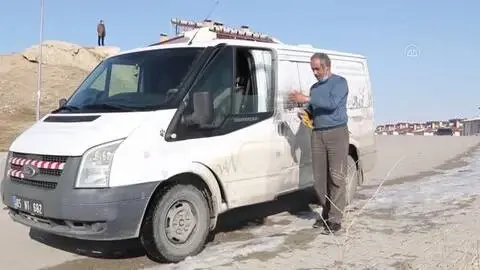 Kısıtlama öncesi sokak hayvanları için yemleme çalışması yapıldı