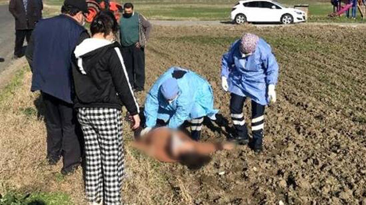 Kocasına kızan kadın, seyir halindeki otomobilden atladı