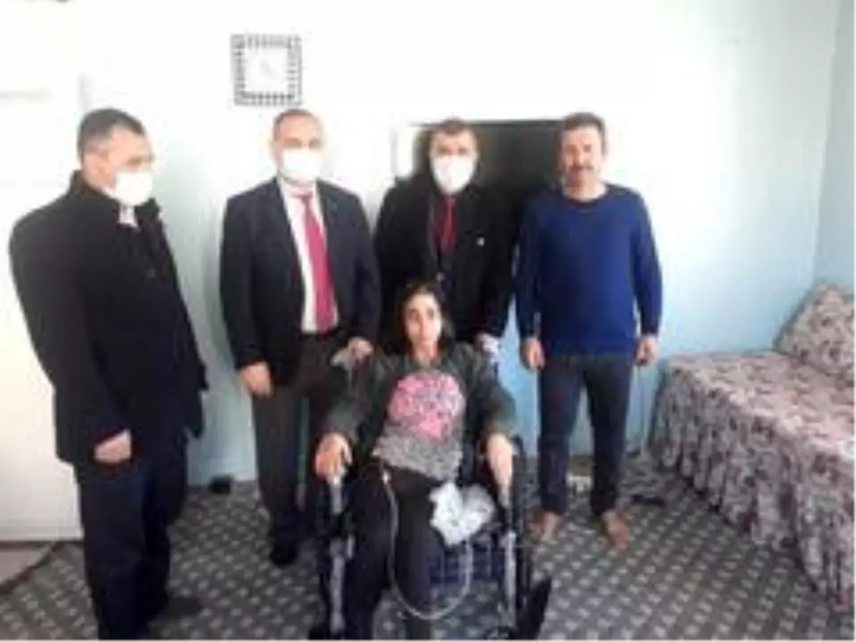 Müftülükten engelli kişiye sandalye desteği Haberler Müftülükten engelli kişiye sandalye desteği Haberler