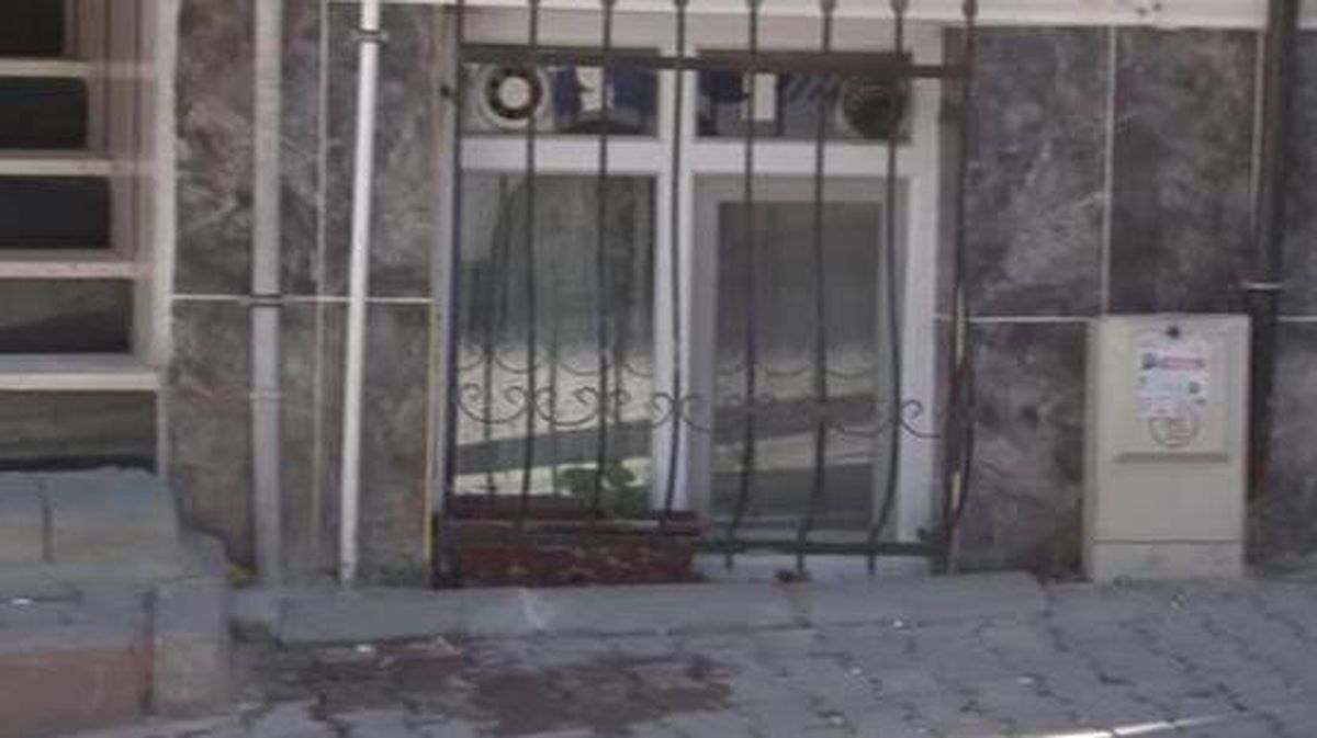 Psikolojik sorunları olan baba, 3 torununun gözü önünde öz kızını acımasızca bıçakladı