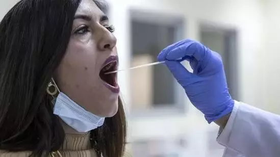 Türk bilim insanları, koronavirüs teşhisini 10 saniyede ve yüzde 99 güvenilirlikte yapan tanı sistemi geliştirdi Türk bilim insanları, koronavirüs teşhisini 10 saniyede ve yüzde 99 güvenilirlikte yapan tanı sistemi geliştirdi