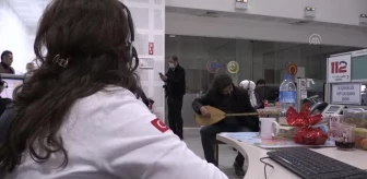 112 Acil Çağrı Merkezi çalışanları yeni yıla 'konser' jestiyle girdi