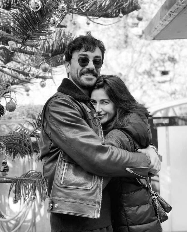 Asklarini Haykirdilar Gokhan Alkan Ve Nesrin Cavadzade Nin Sarmas Dolas Pozlarina Begeni Yagdi Haberler Magazin