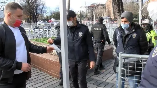 Ayasofya'da yılın ilk cumasında turist yoğunluğu Ayasofya'da yılın ilk cumasında turist yoğunluğu