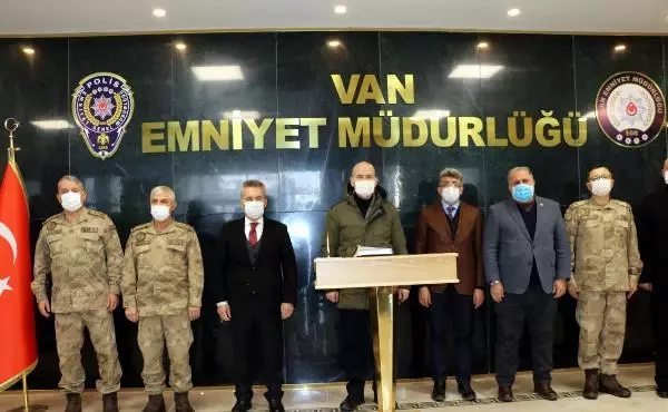Son dakika haberi: Bakan Soylu'dan Van Emniyet Müdürlüğü'nün yeni binasına ziyaret Son dakika haberi: Bakan Soylu'dan Van Emniyet Müdürlüğü'nün yeni binasına ziyaret
