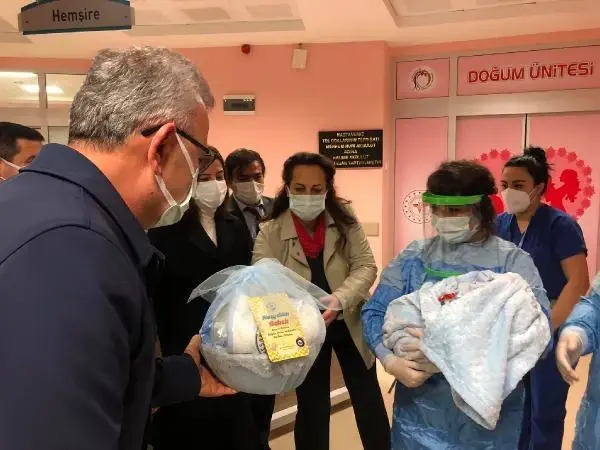 Edirne'de yılın ilk bebeği 'Ömer Aras' Edirne'de yılın ilk bebeği 'Ömer Aras'