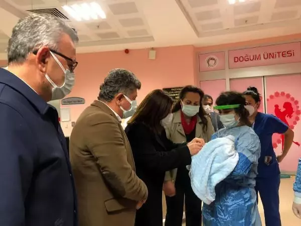 Edirne'de yılın ilk bebeği 'Ömer Aras' Edirne'de yılın ilk bebeği 'Ömer Aras'