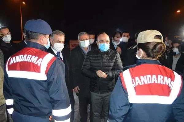 Elazığ'da protokolden güvenlik güçlerine baklava, yeni doğan bebeklere altın Elazığ'da protokolden güvenlik güçlerine baklava, yeni doğan bebeklere altın
