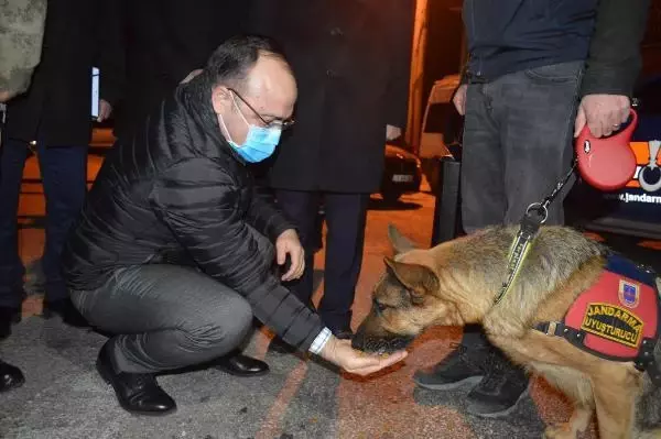 Elazığ'da protokolden güvenlik güçlerine baklava, yeni doğan bebeklere altın Elazığ'da protokolden güvenlik güçlerine baklava, yeni doğan bebeklere altın