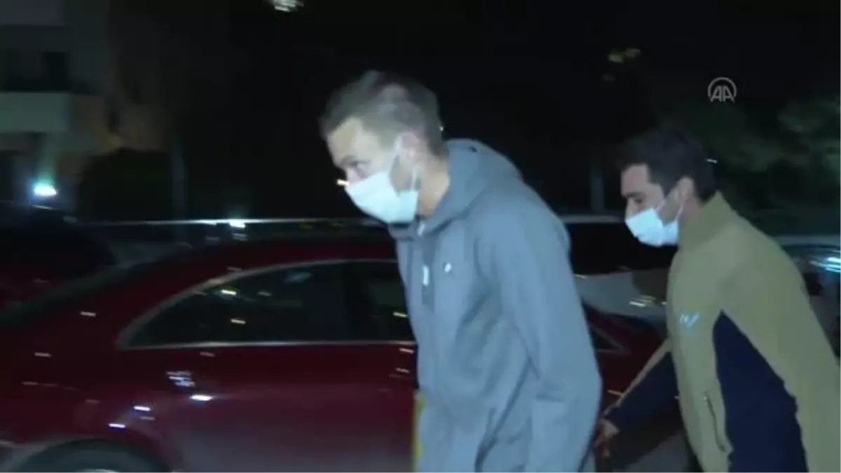 Galatasaraylı futbolculardan Omar Elabdellaoui'ye ziyaret