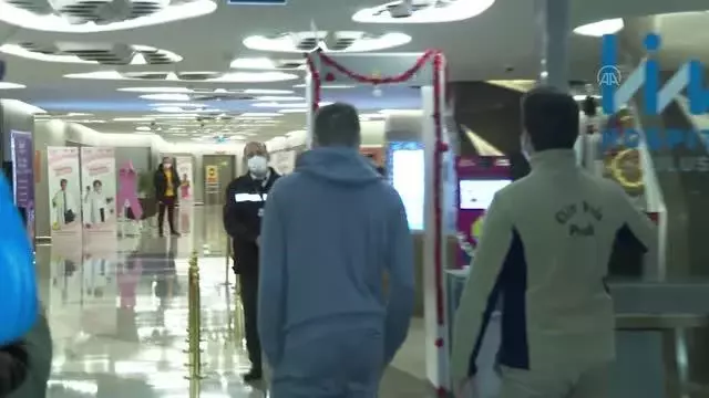 Galatasaraylı futbolculardan Omar Elabdellaoui'ye ziyaret Galatasaraylı futbolculardan Omar Elabdellaoui'ye ziyaret