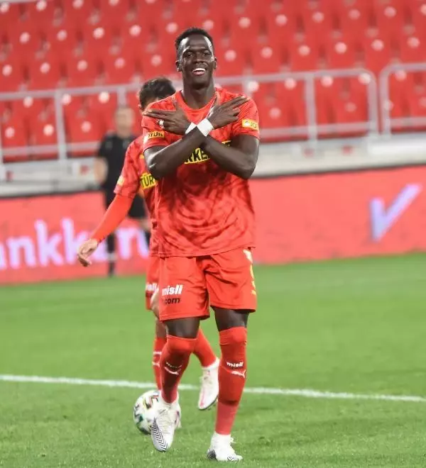 Göztepe'de Ndiaye coştu, Ideye ise beklentileri karşılayamadı Göztepe'de Ndiaye coştu, Ideye ise beklentileri karşılayamadı