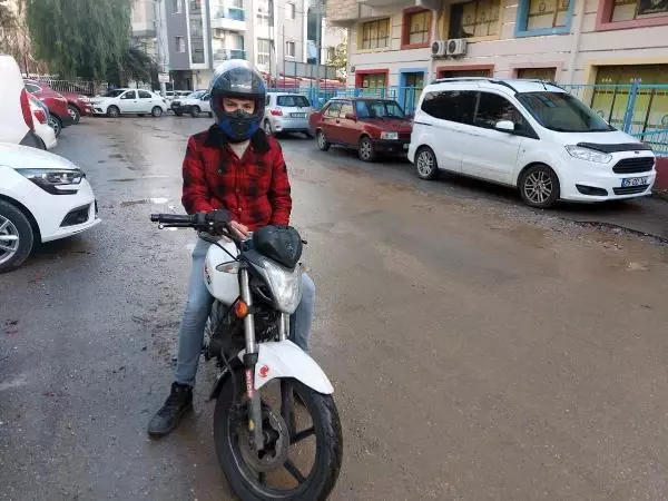 Karabağlar'da bozuk yol eleştirisi Karabağlar'da bozuk yol eleştirisi