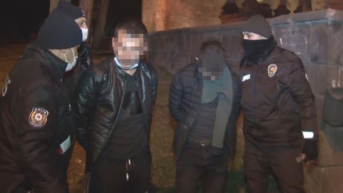Mezarlıkta tüfekle havaya ateş açan 16 yaşındaki iki çocuk yakalandı