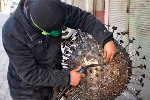 Son dakika haberi | Koronavirüsün heykelini yaptı Son dakika haberi | Koronavirüsün heykelini yaptı