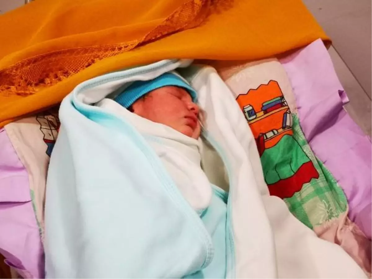 Malatya'da yeni yılın ilk bebeği 'Yunus Emre'