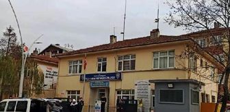 Polis baskın yapınca kendilerini uyuşturucu sattıkları atölyeye kilitlediler