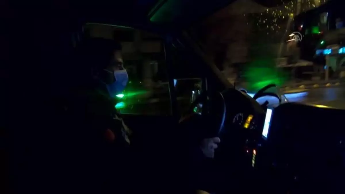 Sağlık çalışanları pandeminin gölgesinde yeni yılı karşıladı