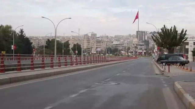AFYONKARAHİSAR - Yılın ilk gününde cadde ve sokaklarda sessizlik hakim AFYONKARAHİSAR - Yılın ilk gününde cadde ve sokaklarda sessizlik hakim