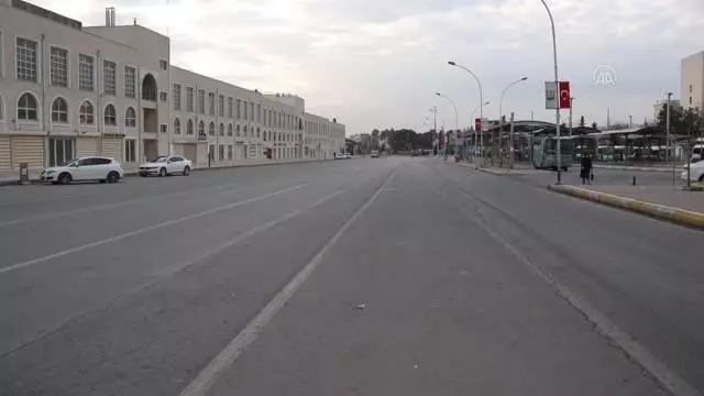 AFYONKARAHİSAR - Yılın ilk gününde cadde ve sokaklarda sessizlik hakim AFYONKARAHİSAR - Yılın ilk gününde cadde ve sokaklarda sessizlik hakim