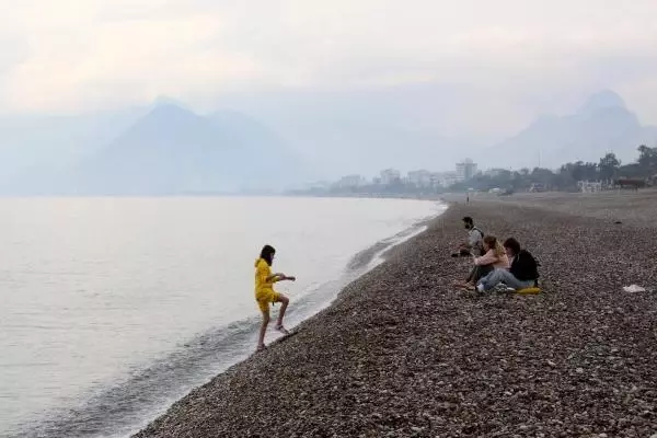 Son dakika haberleri | Sessizliğe bürünen Antalya, turistlere kaldı