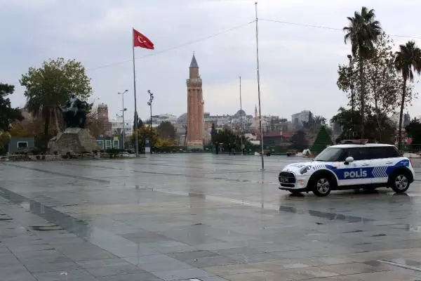 Son dakika haberleri | Sessizliğe bürünen Antalya, turistlere kaldı