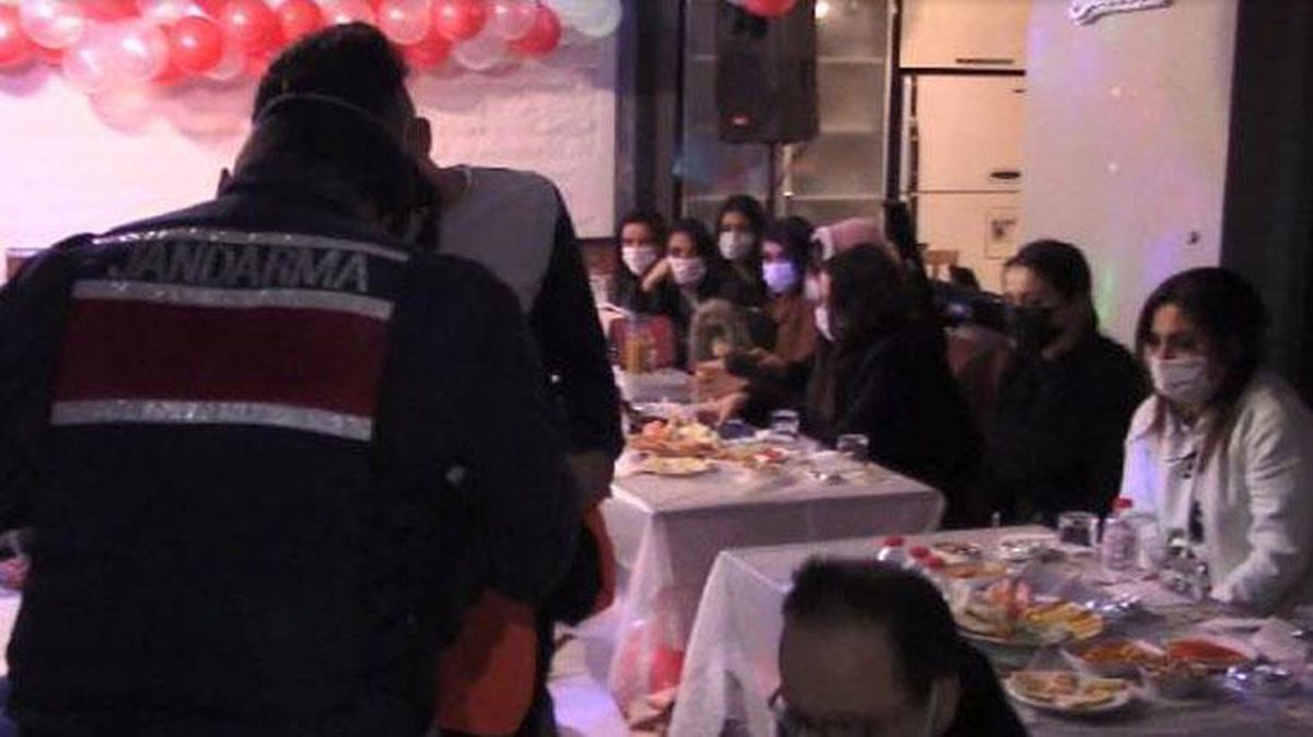 Silivri'de yılbaşı partisi verilen villaya baskın! 29 kişiye ceza yağdı