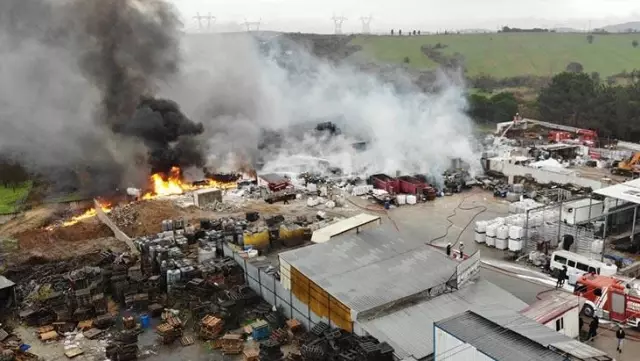 Son Dakika Istanbul Tuzla Da Bir Fabrikada Cikan Yangin Ekiplerin Mudahalesi Sonrasinda Sonduruldu Haberler