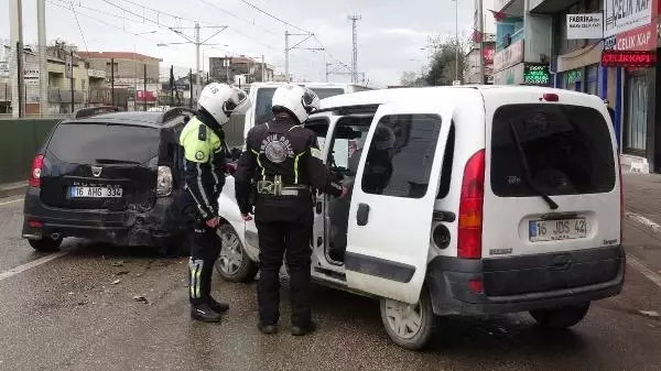 Uygulama noktasında zincirleme kaza: 2 yaralı Uygulama noktasında zincirleme kaza: 2 yaralı