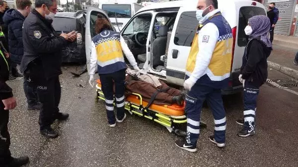 Uygulama noktasında zincirleme kaza: 2 yaralı Uygulama noktasında zincirleme kaza: 2 yaralı