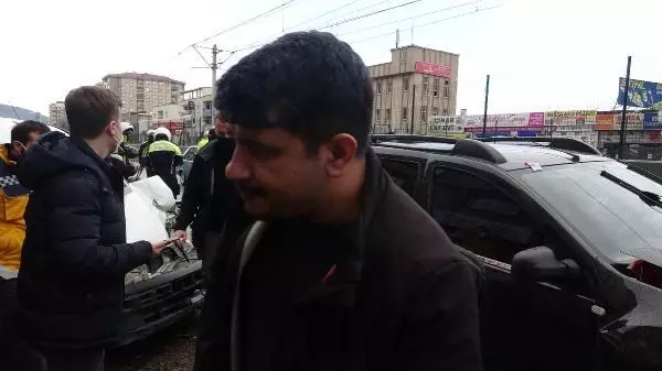 Uygulama noktasında zincirleme kaza: 2 yaralı Uygulama noktasında zincirleme kaza: 2 yaralı