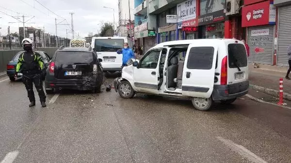 Uygulama noktasında zincirleme kaza: 2 yaralı Uygulama noktasında zincirleme kaza: 2 yaralı