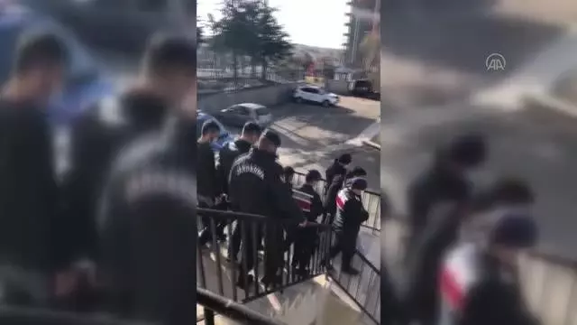 Uyuşturucu ticareti yaptıkları iddia edilen 2 kişi tutuklandı Uyuşturucu ticareti yaptıkları iddia edilen 2 kişi tutuklandı