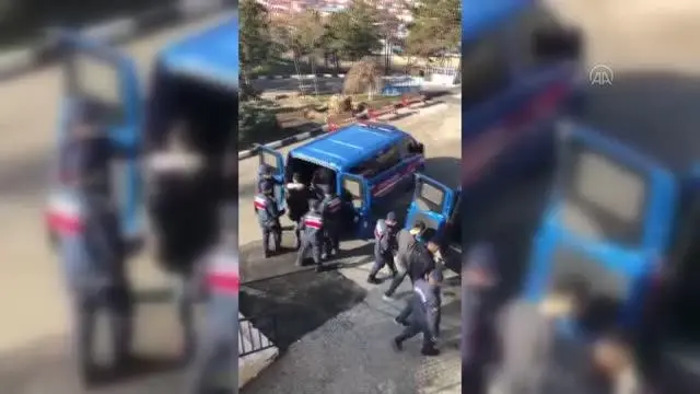 Uyuşturucu ticareti yaptıkları iddia edilen 2 kişi tutuklandı Uyuşturucu ticareti yaptıkları iddia edilen 2 kişi tutuklandı