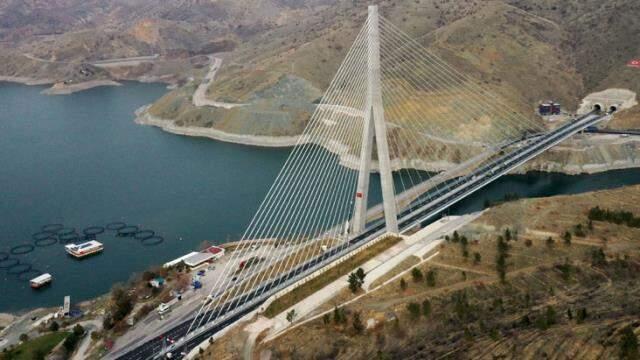 16 ilin geçiş noktasında bulunan Kömürhan Köprüsü açıldı 16 ilin geçiş noktasında bulunan Kömürhan Köprüsü açıldı
