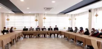 Son dakika haberleri: 488'inci gündeki evlat nöbetine, kısıtlamada kaldıkları otelde devam ettiler