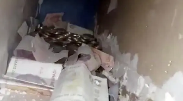 Antalya'da, oturduğu dairenin duvarını kumbara yaptı Antalya'da, oturduğu dairenin duvarını kumbara yaptı