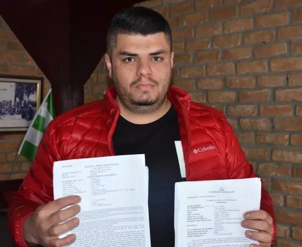 Arazideki 1000'in üzerinde ağaç kesilince, mirasçı kardeşler nöbete başladı Arazideki 1000'in üzerinde ağaç kesilince, mirasçı kardeşler nöbete başladı