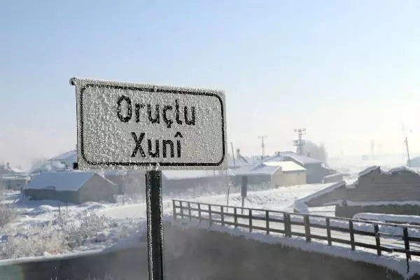 Çaldıran buz tuttu